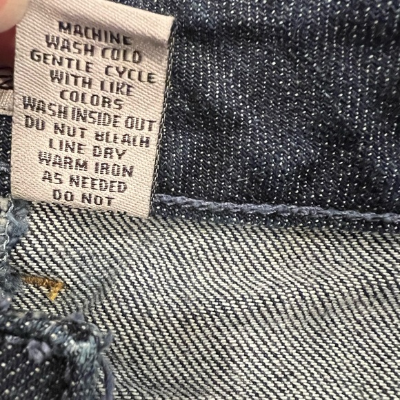 CHICOS Platinum Blue Jeans with Blue Floral Embroidered Back Pockets - Picture 8 of 11